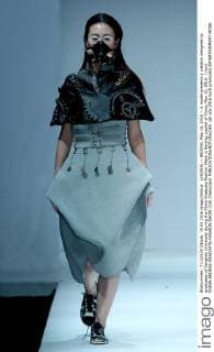 (160516) -- BEIJING, May 15, 2016 -- A model presents a creation designed by graduates of Jianghan University during the China Graduate Fashion Week in Beijing, capital of China, May 15, 2016. ) (wx) CHINA-BEIJING-GRADUATE-FASHION SHOW (CN) ChenxJianli 
