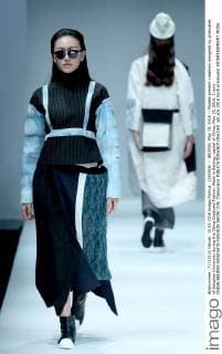(160516) -- BEIJING, May 15, 2016 -- Models present creations designed by graduates of Jianghan University during the China Graduate Fashion Week in Beijing, capital of China, May 15, 2016. ) (wx) CHINA-BEIJING-GRADUATE-FASHION SHOW (CN) ChenxJianli 