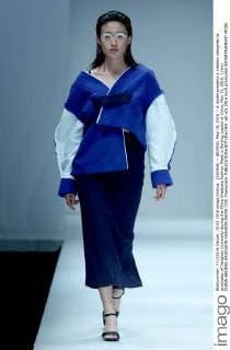 (160516) -- BEIJING, May 15, 2016 -- A model presents a creation designed by graduates of Jianghan University during the China Graduate Fashion Week in Beijing, capital of China, May 15, 2016. ) (wx) CHINA-BEIJING-GRADUATE-FASHION SHOW (CN) ChenxJianli 