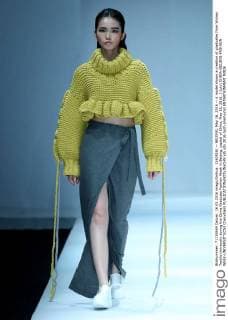 (160516) -- BEIJING, May 16, 2016 -- A model shows a creation of graduates from Wuhan Textile University during the China Graduate Fashion Week in Beijing, capital of China, May 16, 2016. ) (zkr) CHINA-BEIJING-FASHION WEEK-UNIVERSITY(CN) ChenxJianli 