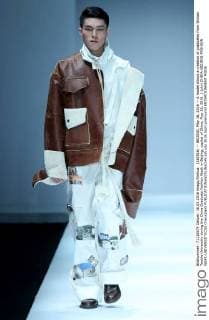 (160516) -- BEIJING, May 16, 2016 -- A model shows a creation of graduates from Wuhan Textile University during the China Graduate Fashion Week in Beijing, capital of China, May 16, 2016. ) (zkr) CHINA-BEIJING-FASHION WEEK-UNIVERSITY(CN) ChenxJianli 