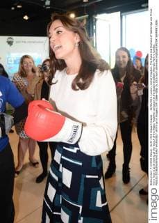 . 16 05 2016. London, United Kingdom. The Duke and Duchess of Cambridge and Prince Harry have a go at boxing at the launch of the Heads Together campaign at the Queen Elizabeth Olympic Park in London.  xROTAxx xi-Imagesx IIM-12666-0055