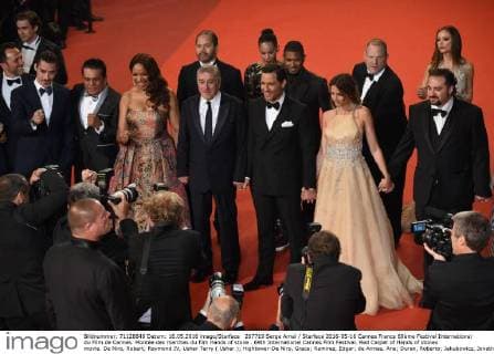 207719 Serge Arnal Starface 2016-05-16 Cannes France 69ème Festival International du Film de Cannes. Montée des marches du film Hands of stone . 69th International Cannes Film Festival. Red Carpet of Hands of stones movie. De Niro, Robert; Raymond IV, Usher Terry ( Usher ); Hightower-De Niro, Grace; Ramirez, Edgar; de Armas, Ana; Duran, Roberto; Jakubowicz, Jonathan  Copyright: xSergexArnalx xStarfacex STAR_207719_017