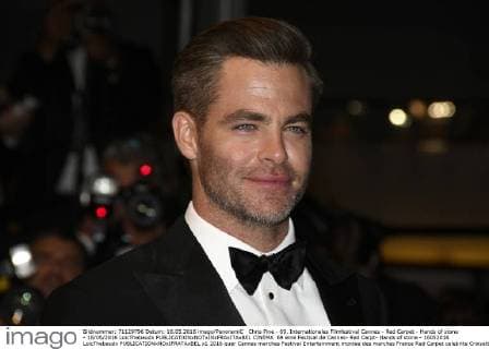 Chris Pine - 69. Internationales Filmfestival Cannes - Red Carpet - Hands of stone - 16 05 2016 LoicThebaudx 