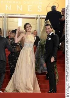 Ana de Armas - 69. Internationales Filmfestival Cannes - Red Carpet - Hands of stone - 16 05 2016 LoicThebaudx 