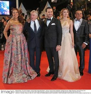 (From L to R) Grace Hightower, Robert De Niro, Edgar Ramirez, Ana de Armas and Roberto Duran arrive on the red carpet before the screening of the film Hands of Stone during the 69th annual Cannes International Film Festival in Cannes, France on May 16, 2016.  CAN20160516833 DAVIDxSILPA