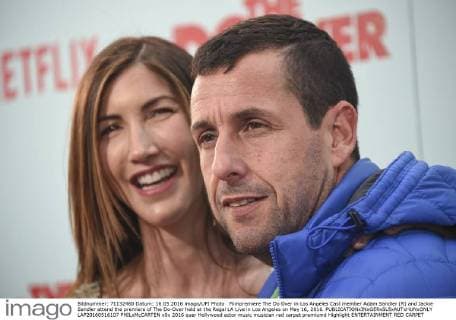 Filmpremiere The Do Over in Los Angeles Cast member Adam Sandler (R) and Jackie Sandler attend the premiere of The Do-Over held at the Regal LA Live in Los Angeles on May 16, 2016.  LAP20160516107 PHILxMcCARTEN