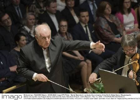 Daniel Barenboim conducts the orchestra of the Berlin State Opera (Staatskapelle Berlin) during the 71st Prague Spring international music festival in Prague, Czech Republic, May 15, 2016. (CTKxPhoto MichalxKamaryt) CTKPhotoF201605162065701  kmt archiv