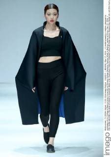 (160517) -- BEIJING, May 17, 2016 -- A model presents a creation designed by graduates of Art College of Beijing Union University at Chinese College Students Fashion Week in Beijing, capital of China, May 17, 2016. ) (lfj) CHINA-BEIJING-COLLEGE STUDENTS FASHION WEEK (CN) ChenxJianli 