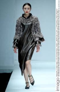 (160517) -- BEIJING, May 17, 2016 -- A model presents a creation designed by graduates of Art College of Beijing Union University at Chinese College Students Fashion Week in Beijing, capital of China, May 17, 2016. ) (lfj) CHINA-BEIJING-COLLEGE STUDENTS FASHION WEEK (CN) ChenxJianli 