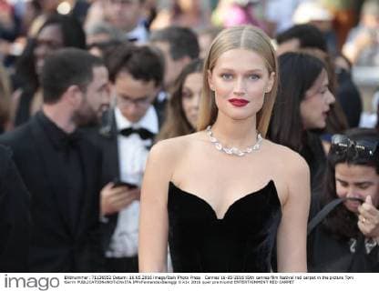 Cannes 16-05-2016 69th cannes film festival red carpet in the picture Toni Garrn  IPPxFernandaxBareggi 0