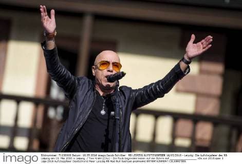 RB LEIPZIG AUFSTIEGSFEIER 16 05 2016 - Leipzig: Die Aufstiegsfeier des RB Leipzig am 16. Mai 2016 in Leipzig. Toni Krahl (City) - Die Rock Legenden treten auf der Bühne auf._________________