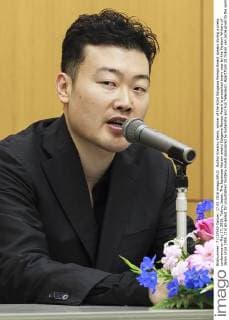 Author Kiwamu Kenin, winner of the 62nd Edogawa Rampo Award speaks during a press conference on May 17, 2016, Tokyo, Japan. The Japanese literary award Edogawa Rampo Award is presented every year by the Mystery Writers of Japan since 1955. It is an award for unpublished mystery novels sponsored by Kodansha and Fuji Television. Apart from 10 million yen prize given to the winner, the work of the winner will be published by Kodansha. The presentation ceremony will be held on September 9 at the Tokyo Imperial Hotel in Chiyoda-ku, Tokyo.  (gxta_edogawarampoprize007)