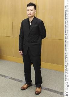 Author Kiwamu Kenin, winner of the 62nd Edogawa Rampo Award speaks during a press conference on May 17, 2016, Tokyo, Japan. The Japanese literary award Edogawa Rampo Award is presented every year by the Mystery Writers of Japan since 1955. It is an award for unpublished mystery novels sponsored by Kodansha and Fuji Television. Apart from 10 million yen prize given to the winner, the work of the winner will be published by Kodansha. The presentation ceremony will be held on September 9 at the Tokyo Imperial Hotel in Chiyoda-ku, Tokyo.  (gxta_edogawarampoprize018)