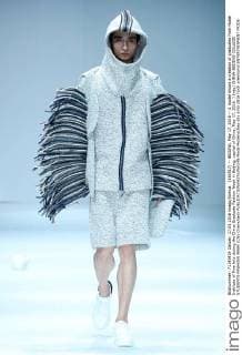 (160517) -- BEIJING, May 17, 2016 -- A model shows a creation of graduates from Hubei Institute of Fine Arts during the China Graduate Fashion Week in Beijing, capital of China, May 17, 2016. ) (wjq) CHINA-BEIJING-COLLEGE STUDENTS FASHION WEEK (CN) ChenxJianli 