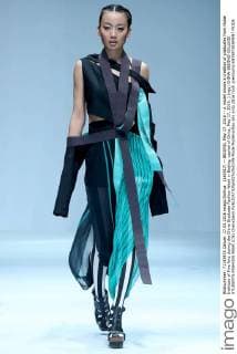 (160517) -- BEIJING, May 17, 2016 -- A model shows a creation of graduates from Hubei Institute of Fine Arts during the China Graduate Fashion Week in Beijing, capital of China, May 17, 2016. ) (wjq) CHINA-BEIJING-COLLEGE STUDENTS FASHION WEEK (CN) ChenxJianli 