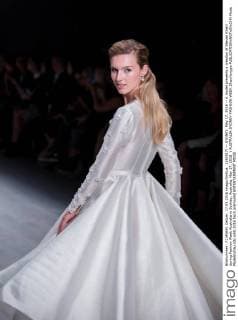 (160517) -- SYDNEY, May 17, 2016 -- A model presents a creation of Steven Khalil during Fashion Week Australia in Sydney, Australia, May 17, 2016. ) AUSTRALIA-SYDNEY-FASHION WEEK ZhuxHongye 