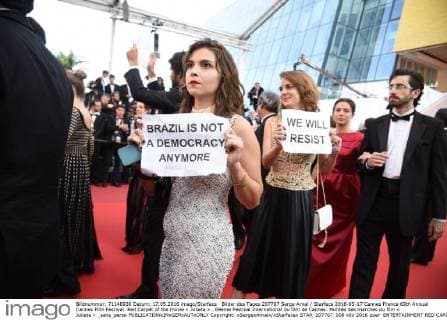 Bilder des Tages 207767 Serge Arnal Starface 2016-05-17 Cannes France 69th Annual Cannes Film Festival. Red Carpet of the movie « Julieta » . 69ème Festival International du film de Cannes. Montée des marches du film « Julieta » _sans_perso  Copyright: xSergexArnalx xStarfacex STAR_207767_008