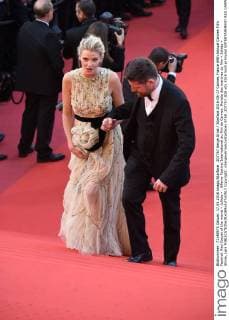 207767 Serge Arnal Starface 2016-05-17 Cannes France 69th Annual Cannes Film Festival. Red Carpet of the movie « Julieta » . 69ème Festival International du film de Cannes. Montée des marches du film « Julieta » Stone, Lara  Copyright: xSergexArnalx xStarfacex STAR_207767_028