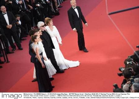 207767 Serge Arnal Starface 2016-05-17 Cannes France 69th Annual Cannes Film Festival. Red Carpet of the movie « Julieta » . 69ème Festival International du film de Cannes. Montée des marches du film « Julieta » Almodovar, Pedro; Ugarte, Adriana; Suarez, Emma; Cuesta, Inma; Jenner, Michelle; Grao, Daniel  Copyright: xSergexArnalx xStarfacex STAR_207767_039