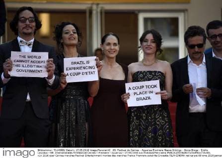 69. Festival de Cannes - Aquarius Premiere Maeve Jinkings - Sonia Braga - Emilie Lesclaux - 69. Internationales Filmfestival Cannes - Premiere - Aquarius - 17 05 2016 LoicThebaud Panoramic 