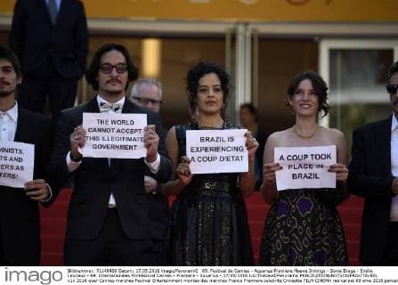 69. Festival de Cannes - Aquarius Premiere Maeve Jinkings - Sonia Braga - Emilie Lesclaux - 69. Internationales Filmfestival Cannes - Premiere - Aquarius - 17 05 2016 LoicThebaud Panoramic 