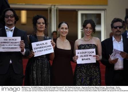 69. Festival de Cannes - Aquarius Premiere Maeve Jinkings - Sonia Braga - Emilie Lesclaux - 69. Internationales Filmfestival Cannes - Premiere - Aquarius - 17 05 2016 LoicThebaud Panoramic 