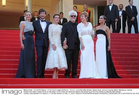 (From L to R) Michelle Jenner, Daniel Grao, Adriana Ugarte, Pedro Almodovar, Emma Suarez and Inma Cuesta arrive on the steps of the Palais des Festivals before the screening of the film Julieta during the 69th annual Cannes International Film Festival in Cannes, France on May 17, 2016.  CAN20160517815 DAVIDxSILPA