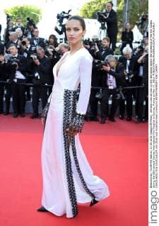 Adriana Lima arrives on the red carpet before the screening of the film Julieta during the 69th annual Cannes International Film Festival in Cannes, France on May 17, 2016.  CAN20160517826 DAVIDxSILPA