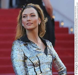 Karlie Kloss arrives on the steps of the Palais des Festivals before the screening of the film Julieta during the 69th annual Cannes International Film Festival in Cannes, France on May 17, 2016.  CAN20160517809 DAVIDxSILPA