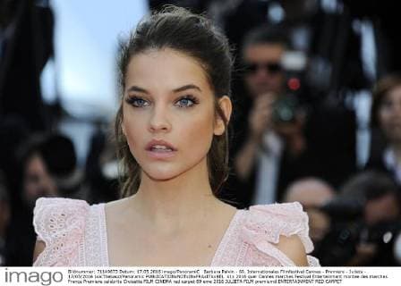 Barbara Palvin - 69. Internationales Filmfestival Cannes - Premiere - Julieta - 17 05 2016 LoicThebaud Panoramic 