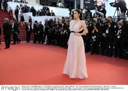 Barbara Palvin - 69. Internationales Filmfestival Cannes - Premiere - Julieta - 17 05 2016 LoicThebaud Panoramic 
