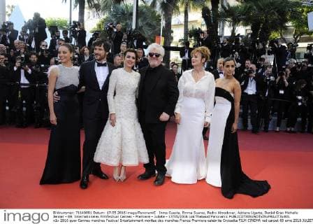 Inma Cuesta, Emma Suarez, Pedro Almodovar, Adriana Ugarte, Daniel Grao Michelle Jenner - 69. Internationales Filmfestival Cannes - Premiere - Julieta - 17 05 2016 LoicThebaud Panoramic 