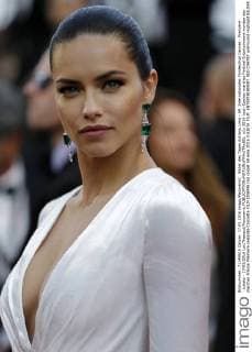 Bilder des Tages Adriana Lima - 69. Internationales Filmfestival Cannes - Premiere - Julieta - 17 05 2016 LoicThebaud Panoramic 