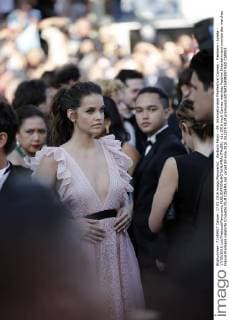Barbara Palvin - 69. Internationales Filmfestival Cannes - Premiere - Julieta - 17 05 2016 LoicThebaud Panoramic 