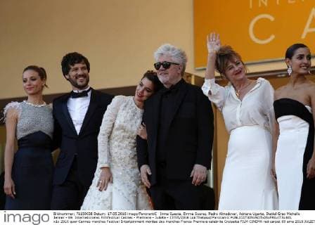 Inma Cuesta, Emma Suarez, Pedro Almodovar, Adriana Ugarte, Daniel Grao Michelle Jenner - 69. Internationales Filmfestival Cannes - Premiere - Julieta - 17 05 2016 LoicThebaud Panoramic 