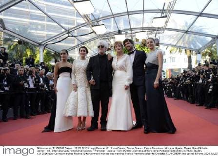 Inma Cuesta, Emma Suarez, Pedro Almodovar, Adriana Ugarte, Daniel Grao Michelle Jenner - 69. Internationales Filmfestival Cannes - Premiere - Julieta - 17 05 2016 LoicThebaud Panoramic 