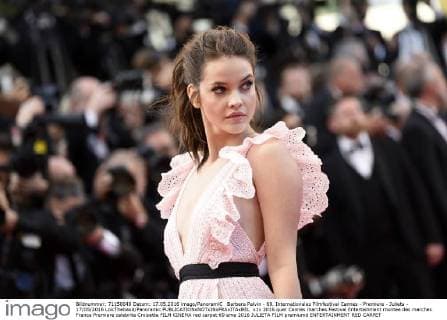 Barbara Palvin - 69. Internationales Filmfestival Cannes - Premiere - Julieta - 17 05 2016 LoicThebaud Panoramic 
