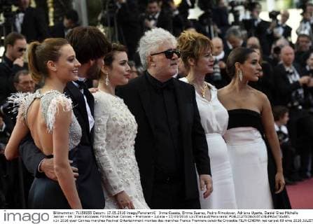 Inma Cuesta, Emma Suarez, Pedro Almodovar, Adriana Ugarte, Daniel Grao Michelle Jenner - 69. Internationales Filmfestival Cannes - Premiere - Julieta - 17 05 2016 LoicThebaud Panoramic 