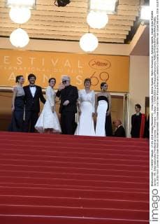 Inma Cuesta, Emma Suarez, Pedro Almodovar, Adriana Ugarte, Daniel Grao Michelle Jenner - 69. Internationales Filmfestival Cannes - Premiere - Julieta - 17 05 2016 LoicThebaud Panoramic 