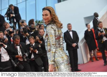 207766 De Rosa-Garcia Starface 2016-05-17 Cannes France 69ème Festival International du Film de Cannes. Montée des marches du film Julieta . 69th International Cannes Film Festival. Red Carpet of Pedro Almodovar s movie Julieta Kloss, Karlie  Copyright: xDexRosa-Garciax xStarfacex STAR_207766_011