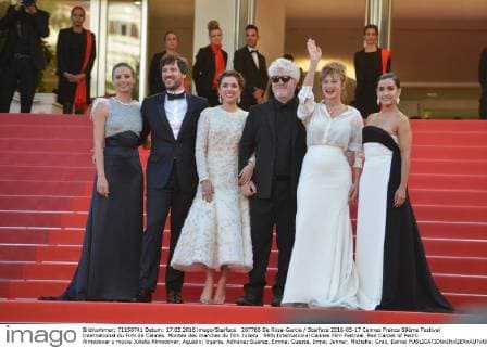 207766 De Rosa-Garcia Starface 2016-05-17 Cannes France 69ème Festival International du Film de Cannes. Montée des marches du film Julieta . 69th International Cannes Film Festival. Red Carpet of Pedro Almodovar s movie Julieta Almodovar, Agustin; Ugarte, Adriana; Suarez, Emma; Cuesta, Inma; Jenner, Michelle; Grao, Daniel  Copyright: xDexRosa-Garciax xStarfacex STAR_207766_044