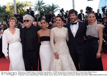 207766 De Rosa-Garcia Starface 2016-05-17 Cannes France 69ème Festival International du Film de Cannes. Montée des marches du film Julieta . 69th International Cannes Film Festival. Red Carpet of Pedro Almodovar s movie Julieta Almodovar, Pedro; Ugarte, Adriana; Suarez, Emma; Cuesta, Inma; Jenner, Michelle; Grao, Daniel  Copyright: xDexRosa-Garciax xStarfacex STAR_207766_115
