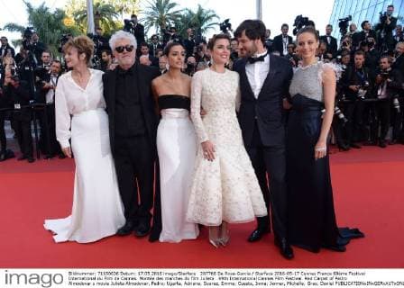 207766 De Rosa-Garcia Starface 2016-05-17 Cannes France 69ème Festival International du Film de Cannes. Montée des marches du film Julieta . 69th International Cannes Film Festival. Red Carpet of Pedro Almodovar s movie Julieta Almodovar, Pedro; Ugarte, Adriana; Suarez, Emma; Cuesta, Inma; Jenner, Michelle; Grao, Daniel  Copyright: xDexRosa-Garciax xStarfacex STAR_207766_117