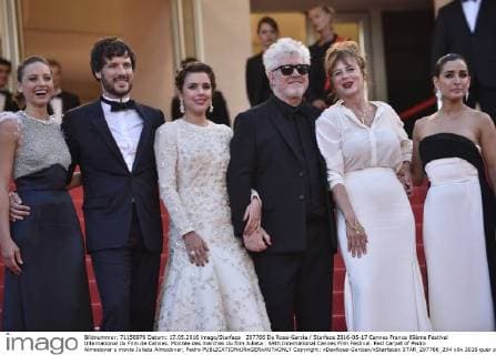 207766 De Rosa-Garcia Starface 2016-05-17 Cannes France 69ème Festival International du Film de Cannes. Montée des marches du film Julieta . 69th International Cannes Film Festival. Red Carpet of Pedro Almodovar s movie Julieta Almodovar, Pedro  Copyright: xDexRosa-Garciax xStarfacex STAR_207766_204