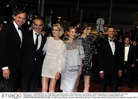 Olivier Assayas, Lars Eidinger, Anders Danielsen Lie, Kristen Stewart, Nora Von Waldstätten, Sigrid Bouaziz - 69. Internationales Filmfestival Cannes - Premiere - Personal Shopper - 17 05 2016 LoicThebaud Panoramic 