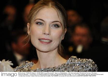 Nora von Waldstätten - 69. Internationales Filmfestival Cannes - Premiere - Personal Shopper - 17 05 2016 LoicThebaud Panoramic 