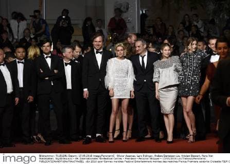 Olivier Assayas, Lars Eidinger, Anders Danielsen Lie, Kristen Stewart, Nora Von Waldstätten, Sigrid Bouaziz - 69. Internationales Filmfestival Cannes - Premiere - Personal Shopper - 17 05 2016 LoicThebaud Panoramic 
