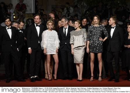 Olivier Assayas, Lars Eidinger, Anders Danielsen Lie, Kristen Stewart, Nora Von Waldstätten, Sigrid Bouaziz - 69. Internationales Filmfestival Cannes - Premiere - Personal Shopper - 17 05 2016 LoicThebaud Panoramic 