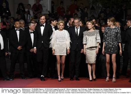 Olivier Assayas, Lars Eidinger, Anders Danielsen Lie, Kristen Stewart, Nora Von Waldstätten, Sigrid Bouaziz - 69. Internationales Filmfestival Cannes - Premiere - Personal Shopper - 17 05 2016 LoicThebaud Panoramic 